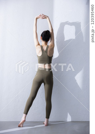 ヨガウェアの女性女性 120395460