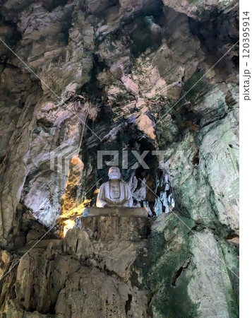 ベトナム・ダナンのパワースポット「五行山（マーブルマウンテン）」 120395914