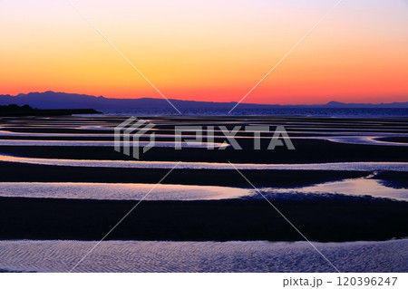 【大分県】絶景日の真玉海岸の夕陽 120396247