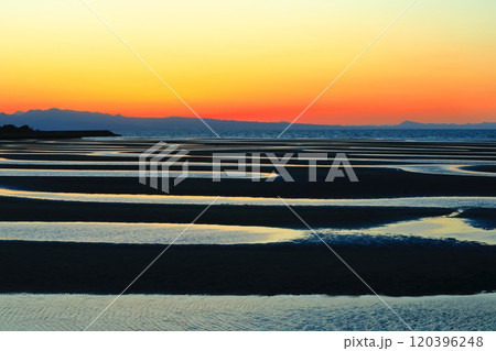 【大分県】絶景日の真玉海岸の夕陽 【大分県】絶景日の真玉海岸の夕陽 120396248
