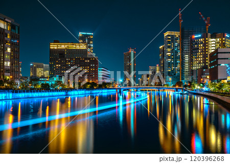 大阪の水辺の夜景　ほたるまち 120396268