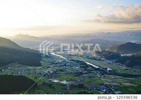 伐株山から見る玖珠町 伐株山から見る玖珠町 120396536