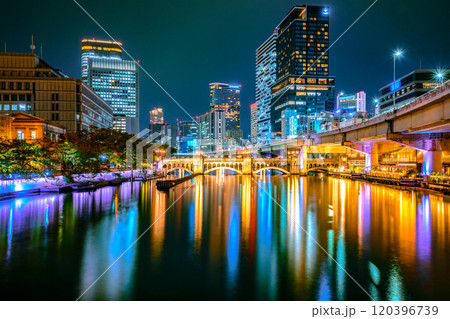 大阪の水辺の夜景　鉾流橋 120396739