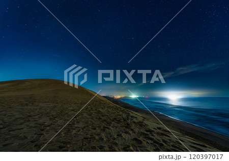 鳥取砂丘の夜景 120397017