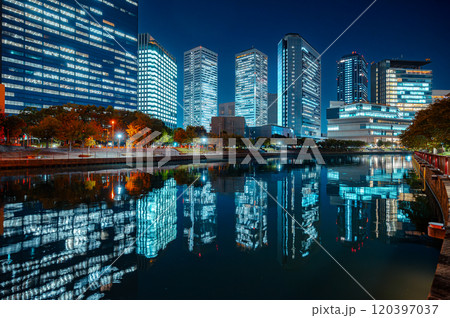 大阪の水辺の夜景　大阪ビジネスパーク 120397037
