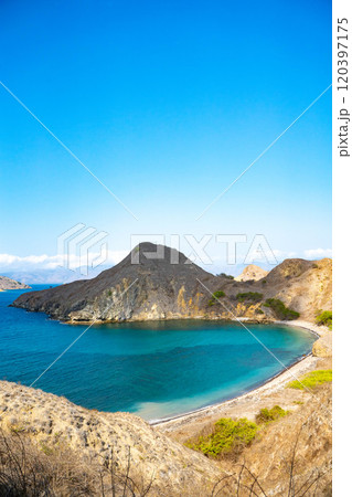 パダール島の景観　コモド国立公園 120397175