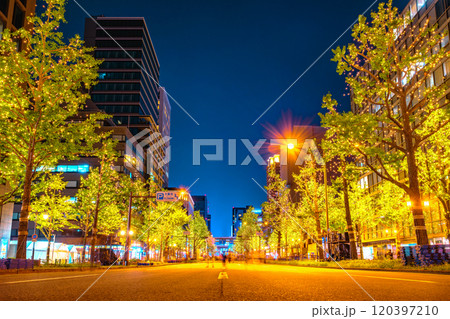 歩行者天国の御堂筋とイルミネーション 120397210