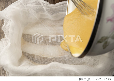 魚を西京味噌に漬ける 120397655