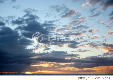 美しい夕焼け空 120397663