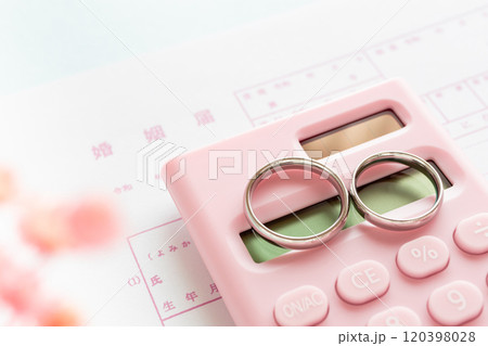 婚姻届と計算機と指輪 結婚資金のイメージ素材 婚姻届と計算機と指輪 結婚資金のイメージ素材 120398028
