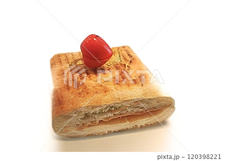 bread toast kept on the table 120398221