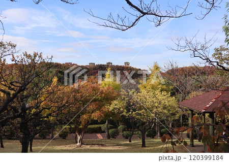 旧横浜競馬場一等馬見所跡(根岸森林公園内) 旧横浜競馬場一等馬見所跡(根岸森林公園内) 120399184