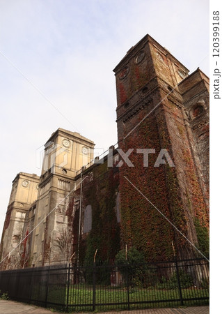 旧横浜競馬場一等馬見所跡(根岸森林公園内) 旧横浜競馬場一等馬見所跡(根岸森林公園内) 120399188