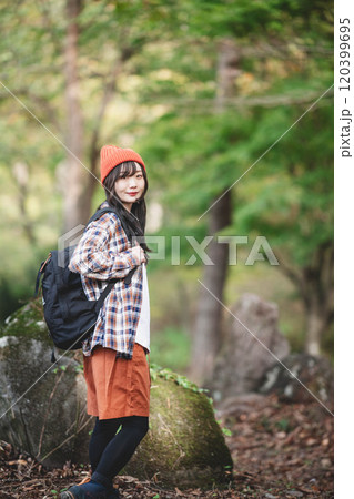 登山女子 120399695