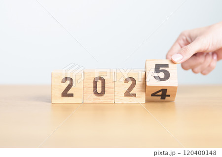 2024 change to 2025 year block on table. goal, Resolution, strategy, plan, start, budget, mission, action, motivation and New Year concepts 120400148