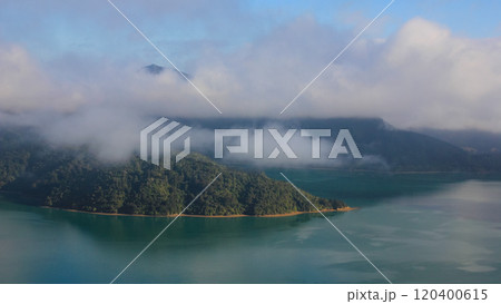 View from the Queen Charlotte Track, Marlborough Sounds, New Zealand. 120400615