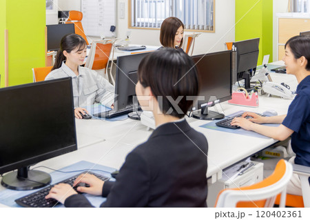 女性だけの職場 女性だけの職場 120402361