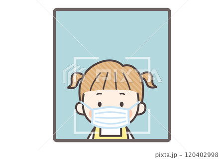 顔認証をするマスクをした小さな女の子 顔認証をするマスクをした小さな女の子 120402998
