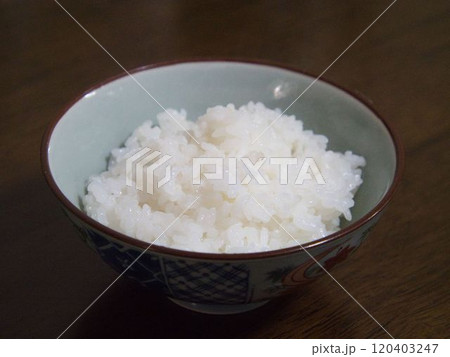 茶碗に盛られたご飯 茶碗に盛られたご飯 120403247