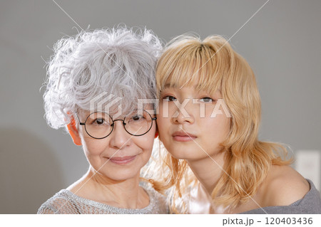 ビューティーイメージ　金髪　シニア 120403436