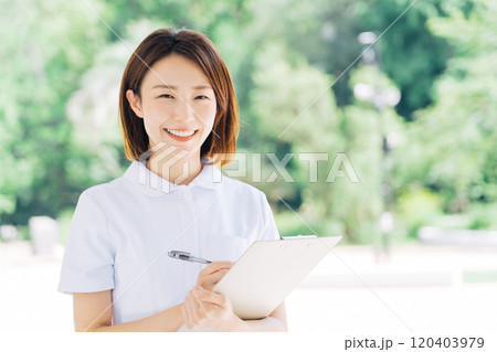笑顔の看護師 笑顔の看護師 120403979