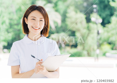 笑顔の看護師 笑顔の看護師 120403982
