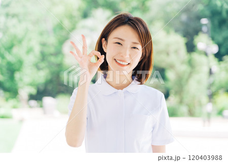 笑顔の看護師 笑顔の看護師 120403988