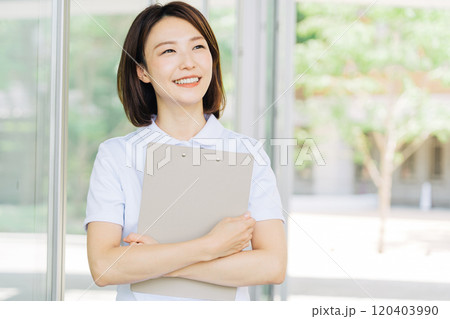 笑顔の看護師 笑顔の看護師 120403990