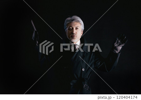 降参する犯人 120404174