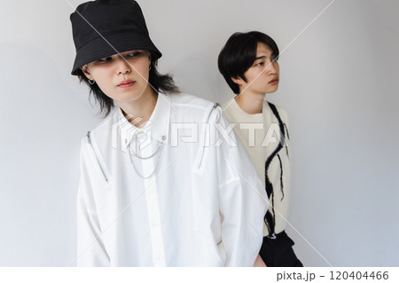 オシャレでクールな男性 120404466