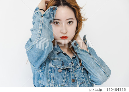 個性的な女性 個性的な女性 120404536
