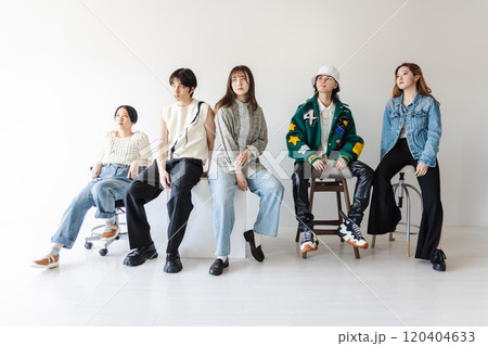 Z世代の男女 Z世代の男女 120404633