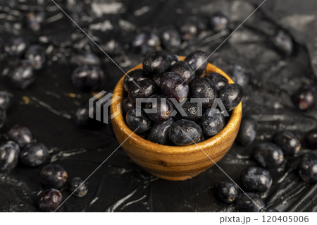 fresh grapes are lying on black paper fresh grapes are lying on black paper 120405006