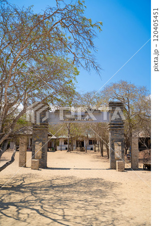 インドネシア・コモド国立公園の入り口 インドネシア・コモド国立公園の入り口 120405451