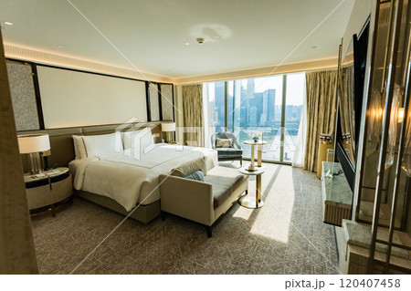 シンガポールのマリーナベイサンズホテルの客室 120407458