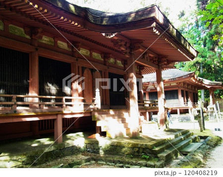 延暦寺西塔を代表する建造物にない堂 延暦寺西塔を代表する建造物にない堂 120408219