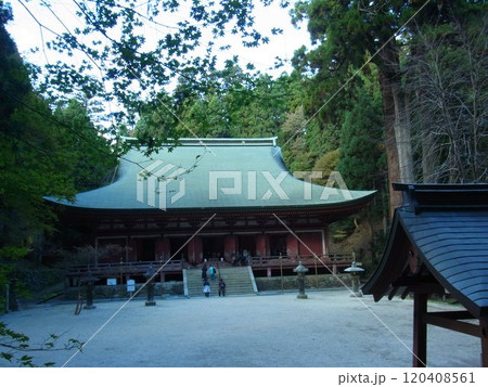 延暦寺西塔を代表する建造物釈迦堂 120408561