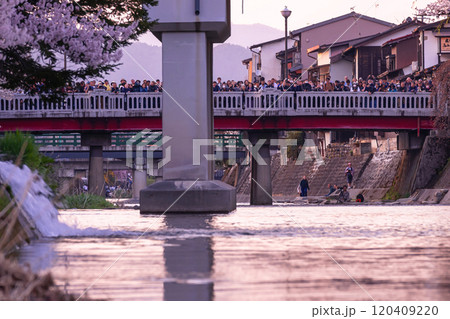 240414春の高山祭宵祭イラスト5g013 120409220
