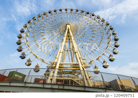 Close-up of the Ferris wheel at the Mitsui Outlet Park Taichung Port in Taiwan. it is Mitsui Fudosan's second base in Taiwan. 120409751