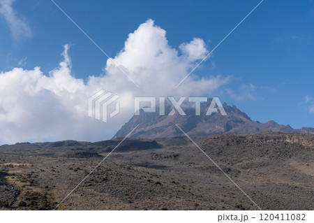 タンザニアのキリマンジャロ登山でみたマウエンジ峰 タンザニアのキリマンジャロ登山でみたマウエンジ峰 120411082