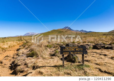 タンザニアのキリマンジャロ登山のキボ峰 タンザニアのキリマンジャロ登山のキボ峰 120411290