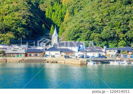初秋のカトリック﨑津教会と街並み 熊本県天草市 初秋のカトリック﨑津教会と街並み 熊本県天草市 120414051