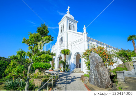 初秋のカトリック大江教会　熊本県天草市 120414306