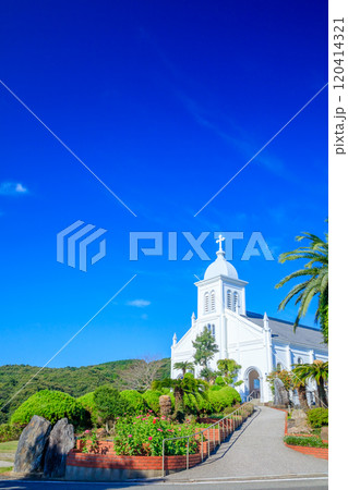 初秋のカトリック大江教会　熊本県天草市 120414321