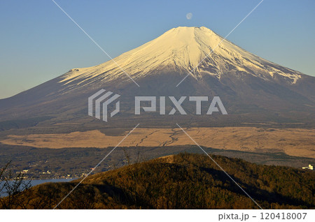 道志山塊の石割山山頂より望む朝焼けの富士山 120418007