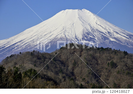 道志山塊の奥ノ岳　送電鉄塔からの富士山の展望 120418027