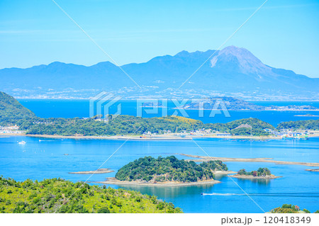 初秋の千巌山展望所から見た雲仙普賢岳と天草の景色 熊本県上天草市 初秋の千巌山展望所から見た雲仙普賢岳と天草の景色 熊本県上天草市 120418349
