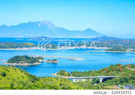 初秋の千巌山展望所から見た雲仙普賢岳と天草の景色 熊本県上天草市 初秋の千巌山展望所から見た雲仙普賢岳と天草の景色 熊本県上天草市 120418351