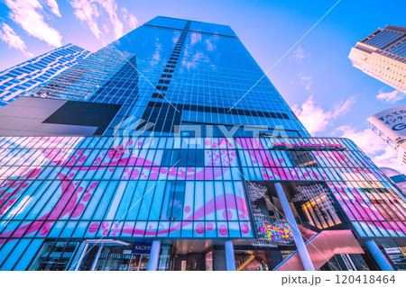 日本の東京都市景観 朝焼け…渋谷サクラステージなどを望む。新時代に希望の光＝11月9日 120418464