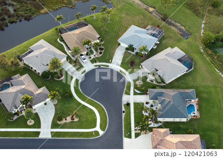 Waterfront single family homes in Florida residential area. Real estate development in American suburbs Waterfront single family homes in Florida residential area. Real estate development in American suburbs 120421063